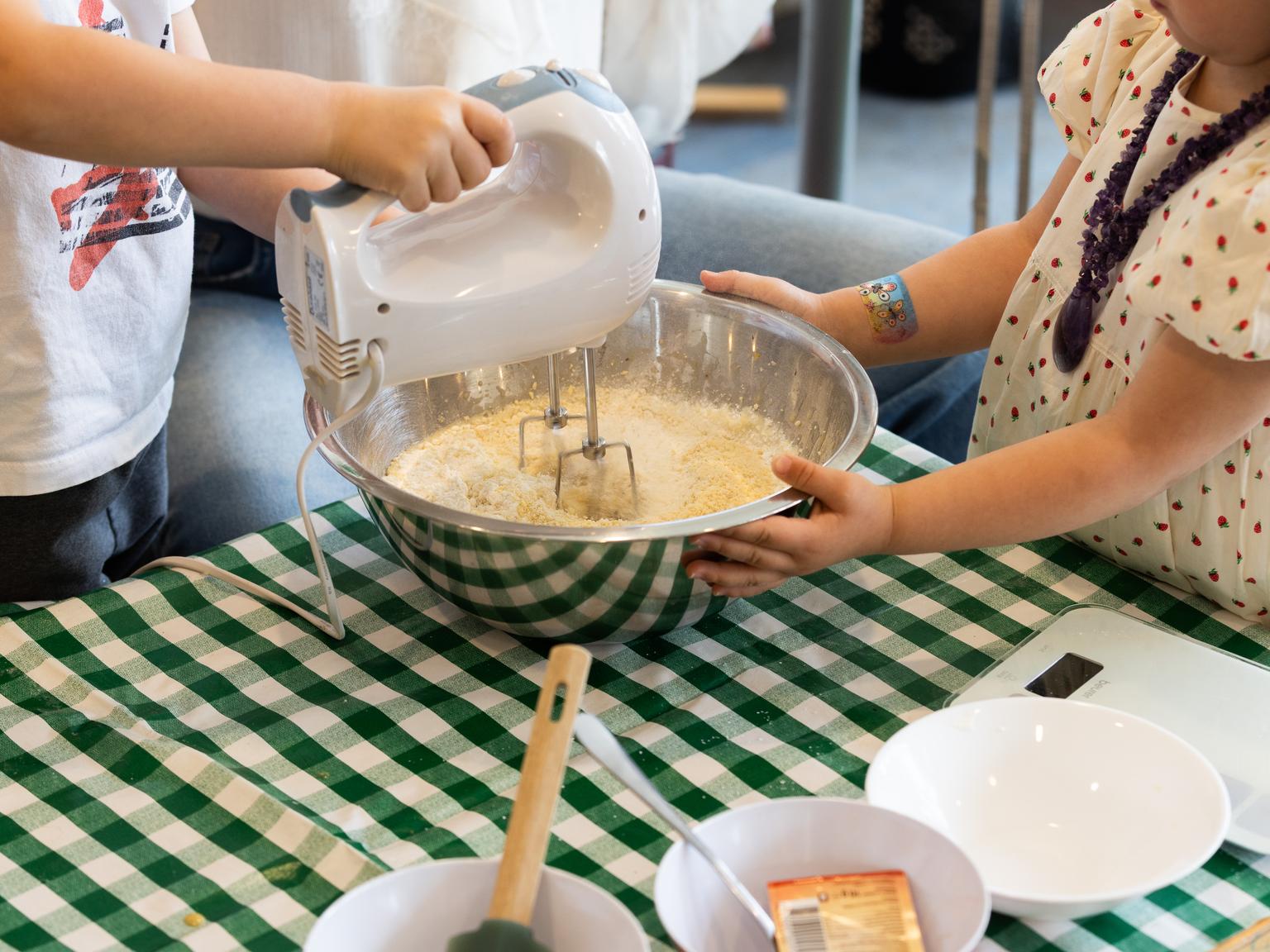 Bild von Frischer Duft im Schulhaus: In der Küche wird gebacken